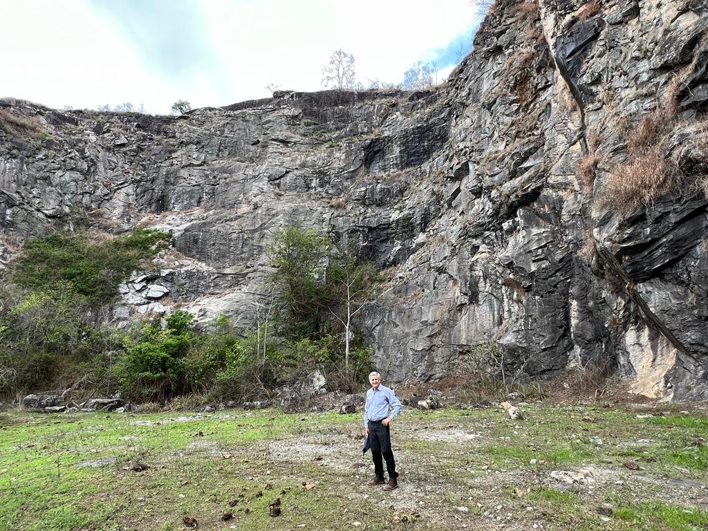 Gnaisse para Brita – Região de Pouso Alegre/MG – Brasil